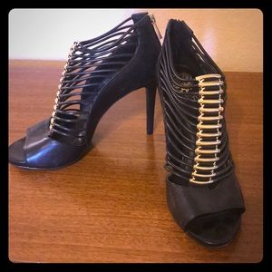 Sexy sexy gold detail Vince Camuto heels